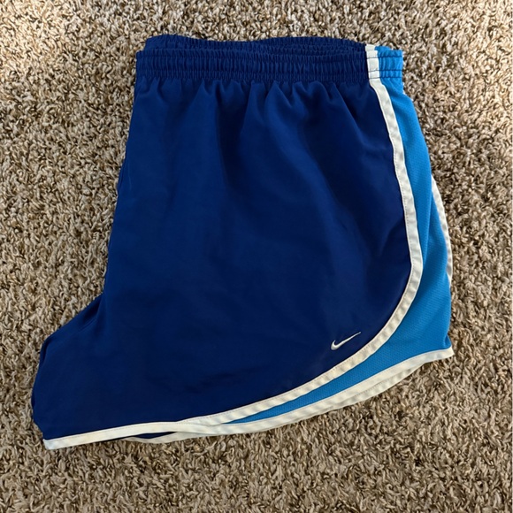 NIKE RUNNING SHORTS - Picture 2 of 6